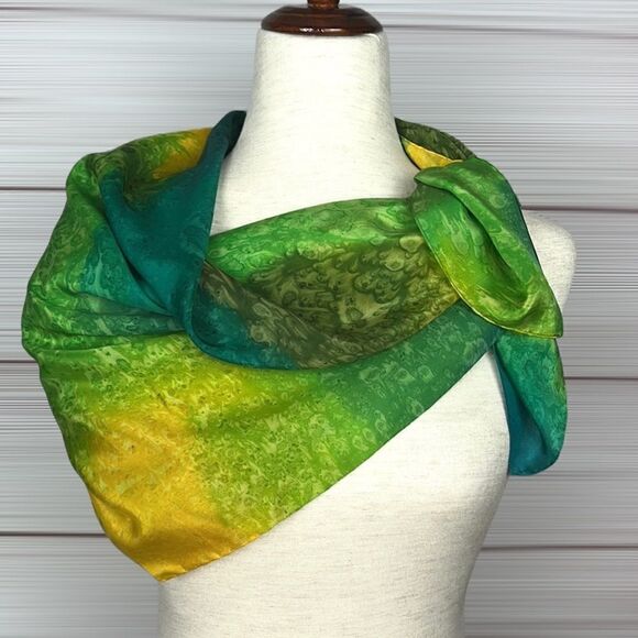 Golden Camel of Shanghai Hand Rolled and Hand Printed 100% Silk Square Scarf - Picture 5 of 12